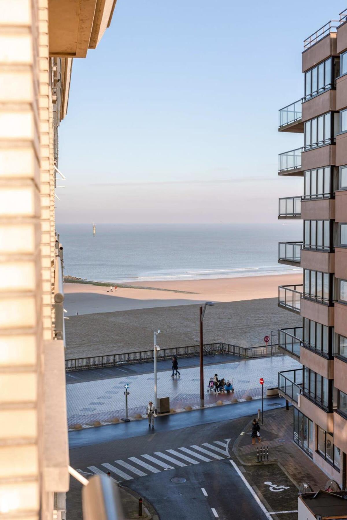 Huswell - Beautiful And Spacious Studio With Side Seaview Knokke-Heist Exteriör bild